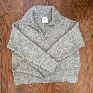 Abercrombie & Fitch Collared Relaxed Fit Grey Sweater Medium